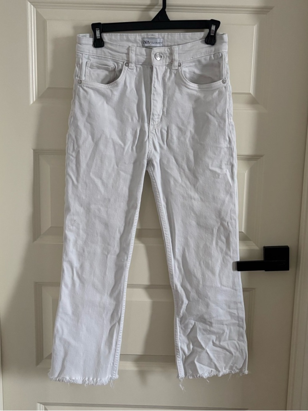 Zara White Denim Flare Crop Jeans size 8 (Fits like a 6!)